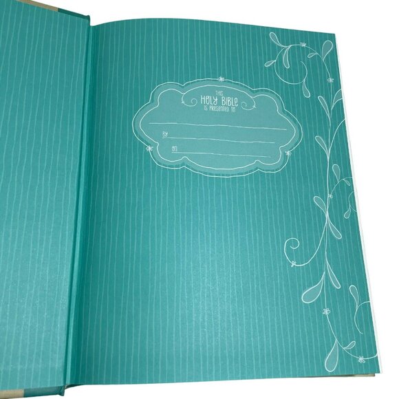 NIV Beautiful Word Illustrated Journaling Bible u Full Color - Picture 6 of 11